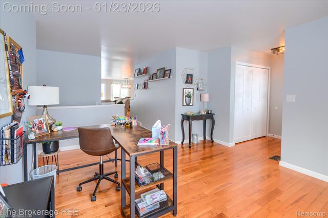 317 Oakwood Drive, Flushing, MI 48433