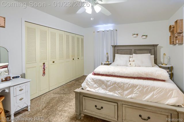 317 Oakwood Drive, Flushing, MI 48433