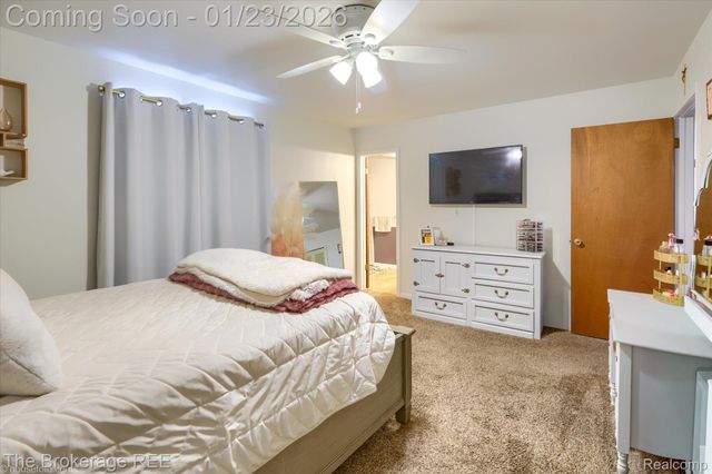 317 Oakwood Drive, Flushing, MI 48433