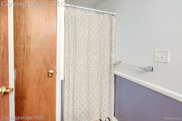 317 Oakwood Drive, Flushing, MI 48433