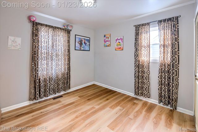 317 Oakwood Drive, Flushing, MI 48433