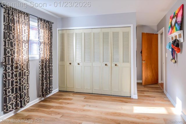 317 Oakwood Drive, Flushing, MI 48433