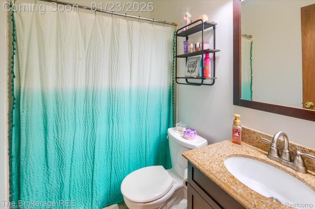 317 Oakwood Drive, Flushing, MI 48433