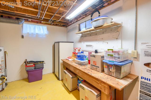 317 Oakwood Drive, Flushing, MI 48433