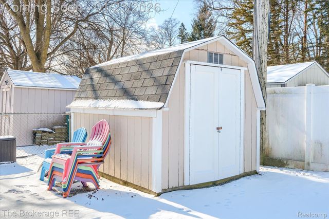 317 Oakwood Drive, Flushing, MI 48433