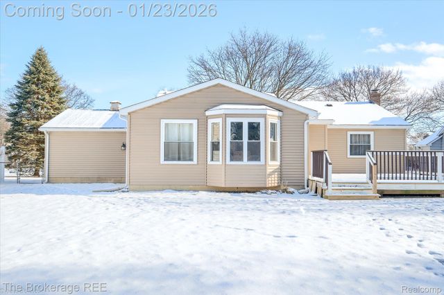 317 Oakwood Drive, Flushing, MI 48433