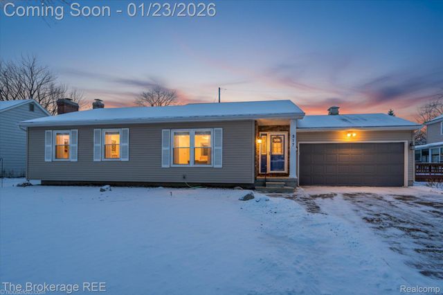 317 Oakwood Drive, Flushing, MI 48433