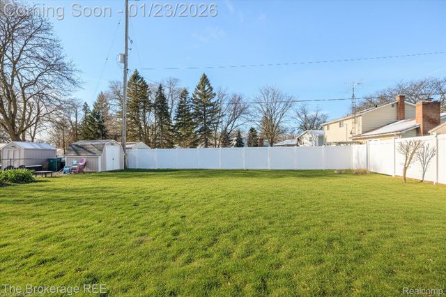 317 Oakwood Drive, Flushing, MI 48433