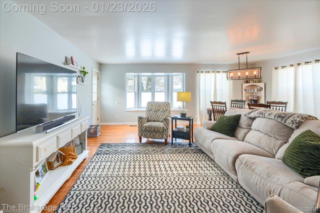 317 Oakwood Drive, Flushing, MI 48433