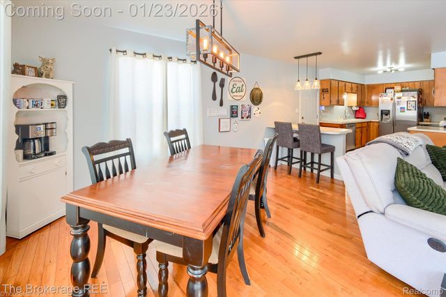 317 Oakwood Drive, Flushing, MI 48433