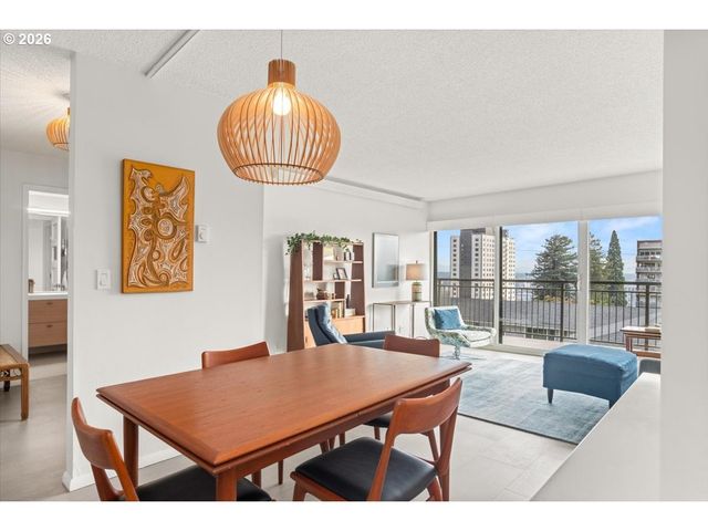 2393 Sw PARK Pl 203, Portland, OR 97205