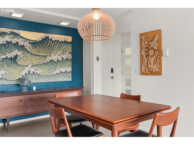 2393 Sw PARK Pl 203, Portland, OR 97205