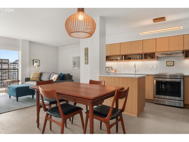 2393 Sw PARK Pl 203, Portland, OR 97205