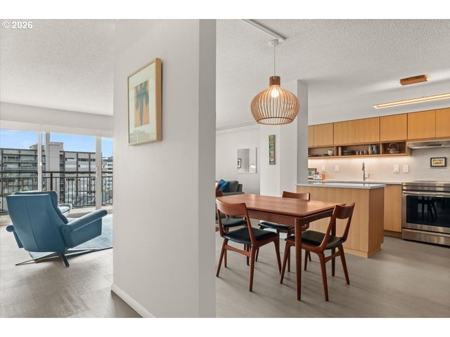 2393 Sw PARK Pl 203, Portland, OR 97205