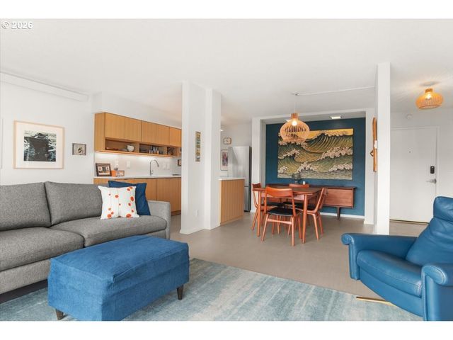 2393 Sw PARK Pl 203, Portland, OR 97205