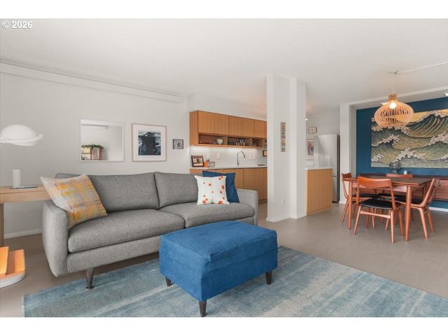 2393 Sw PARK Pl 203, Portland, OR 97205