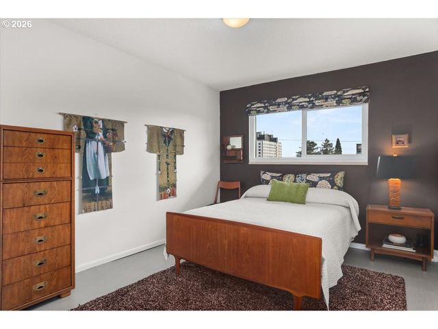 2393 Sw PARK Pl 203, Portland, OR 97205
