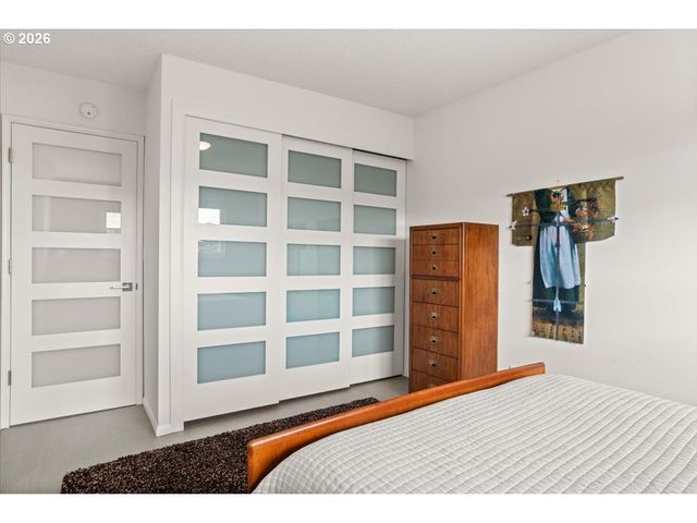 2393 Sw PARK Pl 203, Portland, OR 97205