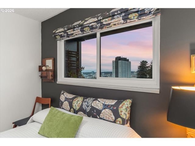 2393 Sw PARK Pl 203, Portland, OR 97205