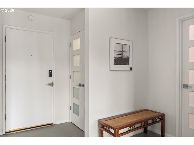 2393 Sw PARK Pl 203, Portland, OR 97205