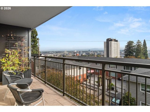 2393 Sw PARK Pl 203, Portland, OR 97205