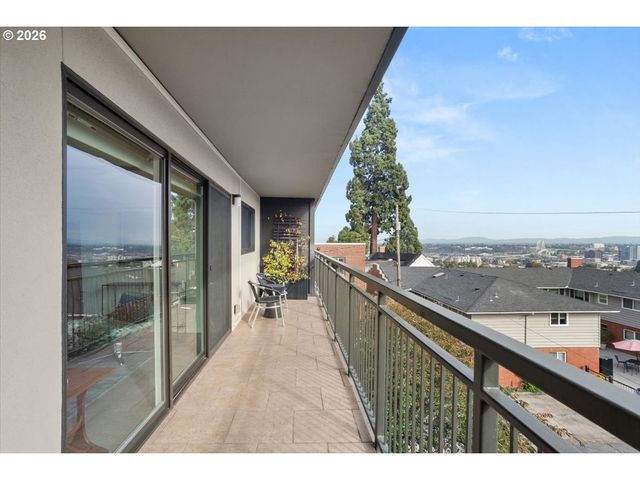 2393 Sw PARK Pl 203, Portland, OR 97205