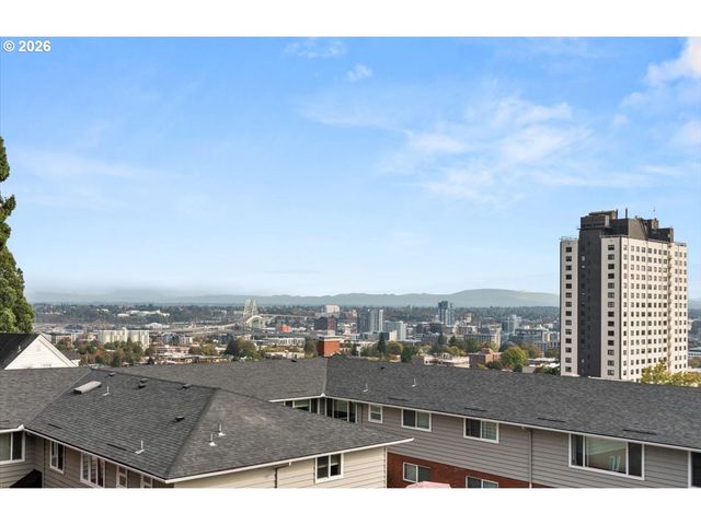 2393 Sw PARK Pl 203, Portland, OR 97205