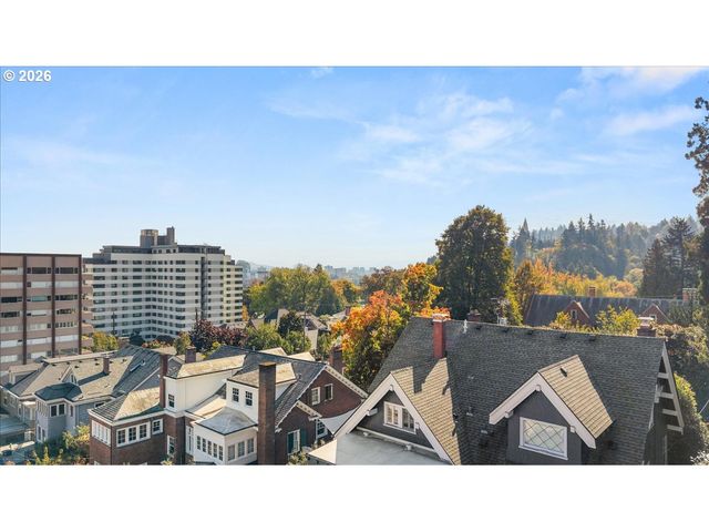 2393 Sw PARK Pl 203, Portland, OR 97205