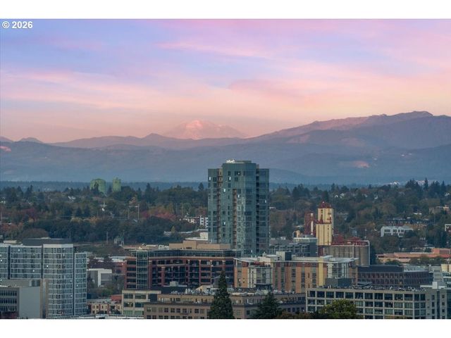 2393 Sw PARK Pl 203, Portland, OR 97205