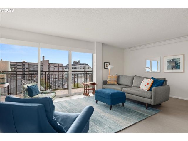 2393 Sw PARK Pl 203, Portland, OR 97205
