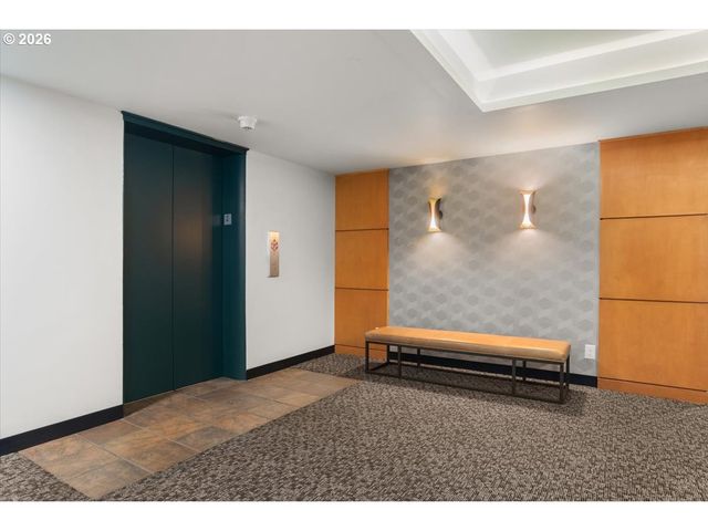 2393 Sw PARK Pl 203, Portland, OR 97205