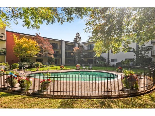 2393 Sw PARK Pl 203, Portland, OR 97205