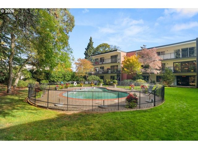 2393 Sw PARK Pl 203, Portland, OR 97205