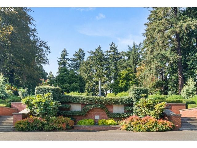 2393 Sw PARK Pl 203, Portland, OR 97205