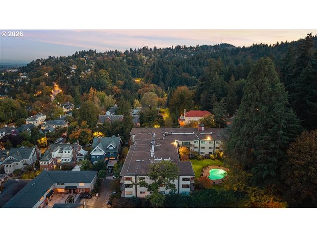 2393 Sw PARK Pl 203, Portland, OR 97205