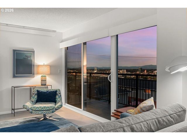 2393 Sw PARK Pl 203, Portland, OR 97205