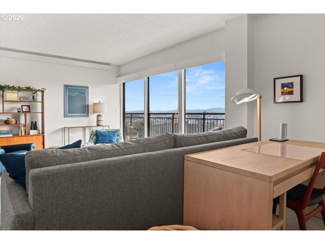 2393 Sw PARK Pl 203, Portland, OR 97205