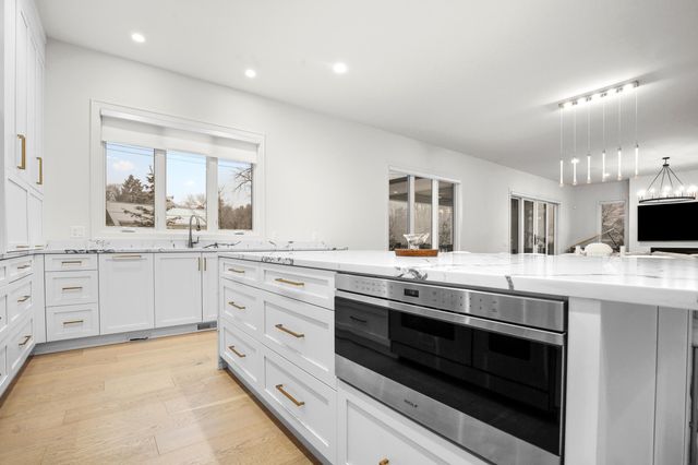 7303 Brookside Village Court, Bloomfield Hills, MI 48301