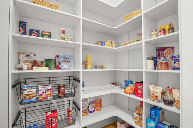 7303 Brookside Village Court, Bloomfield Hills, MI 48301