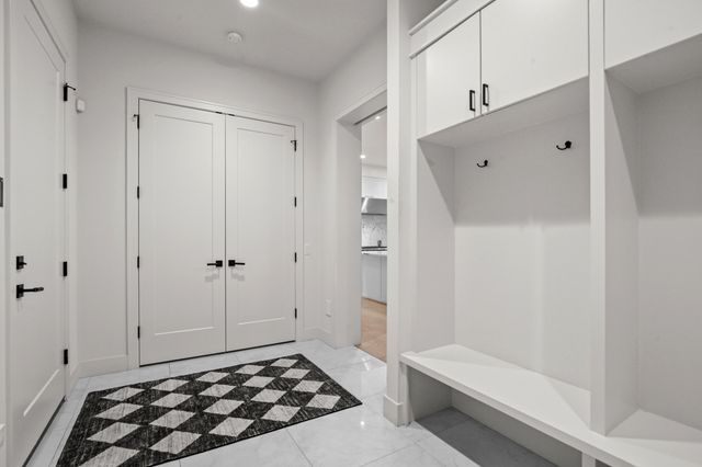 7303 Brookside Village Court, Bloomfield Hills, MI 48301