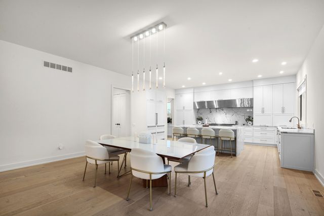 7303 Brookside Village Court, Bloomfield Hills, MI 48301