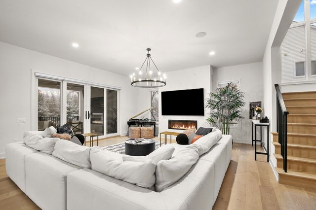 7303 Brookside Village Court, Bloomfield Hills, MI 48301