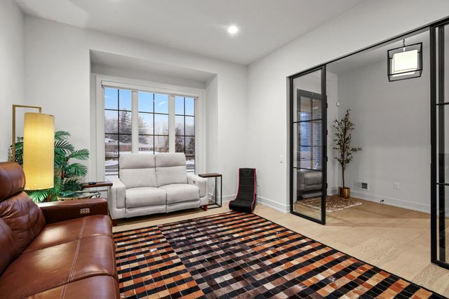 7303 Brookside Village Court, Bloomfield Hills, MI 48301