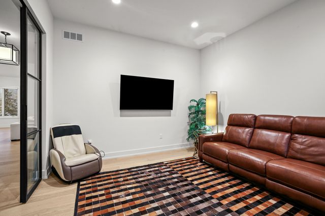 7303 Brookside Village Court, Bloomfield Hills, MI 48301