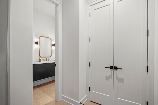 7303 Brookside Village Court, Bloomfield Hills, MI 48301