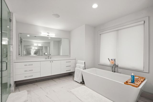 7303 Brookside Village Court, Bloomfield Hills, MI 48301