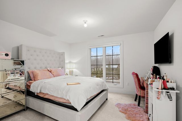 7303 Brookside Village Court, Bloomfield Hills, MI 48301