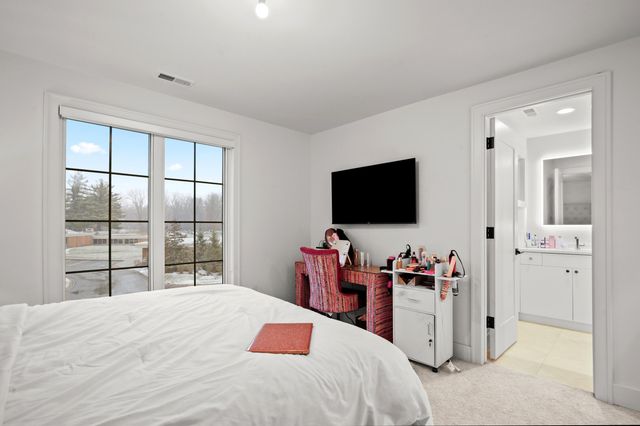 7303 Brookside Village Court, Bloomfield Hills, MI 48301