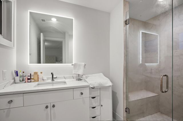 7303 Brookside Village Court, Bloomfield Hills, MI 48301