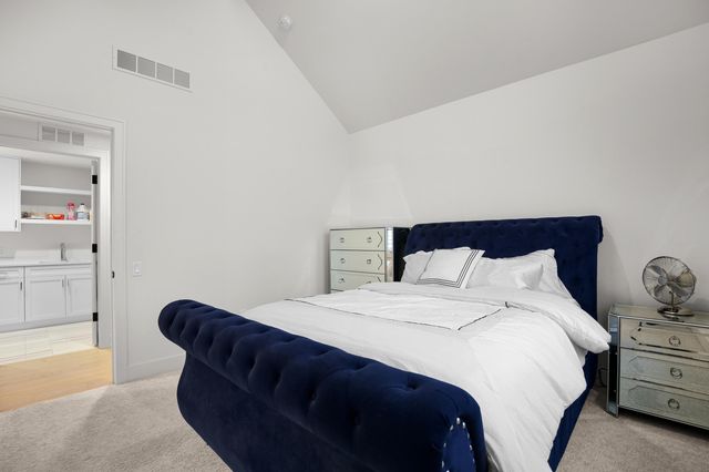 7303 Brookside Village Court, Bloomfield Hills, MI 48301